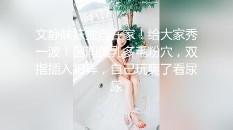 乖乖的小骚女露脸让小哥调教，黑丝制服诱惑让小哥刮阴毛修一修舔一舔，给小哥口交大鸡巴舔蛋蛋和菊花上位草