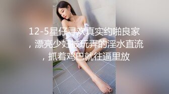 欧美性爱宝典：帅气小受被肌肉大叔疯狂抽插