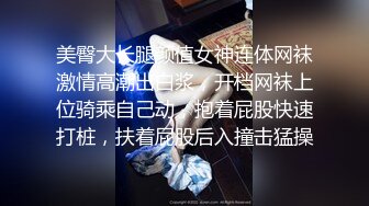 公司性感女前台 原来私下也是这个风骚的果断酒店约起来