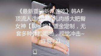 《极品CP魔手外购》正版4K近在咫尺商场隔板缝极限偸拍女厕各种小姐姐方便~逼脸同框~韵味少妇私处很顶 (13)