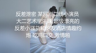 一个闷骚的小少妇全程露脸大秀，情趣装黑丝袜高跟鞋性感诱惑，跳弹塞进逼里自慰呻吟坐插假阳具陪狼友撩骚