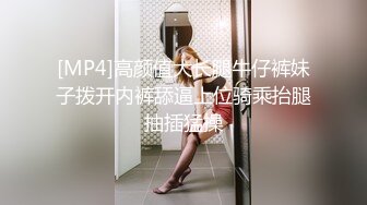 酒吧上班的气质性感长发陪酒女下班后发个大红包约到酒店啪啪,美女身材苗条下面超紧拉着胳膊狠狠后插,操的淫叫不止!