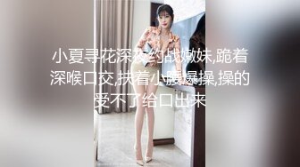 变态医生把女患者绑在手术台上脱光衣服拿出鸡巴插女患者嘴里抠逼不断刺激阴蒂各种虐操