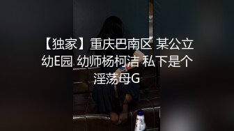 KTV女厕 偷拍前来抽支烟提提神的美女