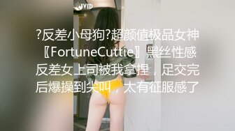 床上4个中年妇女互相玩弄，吃奶玩逼浪荡呻吟，看的大哥欲火焚身加入战场，轮草抽插骚逼还有好姐妹玩骚奶子