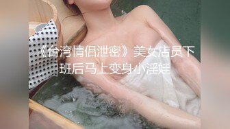 换妻探花两对夫妻KTV唱歌  一人一个埋头口交 翘起屁股后入抽插 操完继续唱唱歌