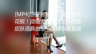 眼镜制服女上司在办公室偷情被拍照威胁为了雨露均沾同两个年轻下属淫乱3P操的大奶子哗哗抽搐口爆吃精