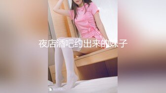 第一白虎美穴18极品萌妹，扎着麻花辫黑白丝袜，翘起双腿给你看小穴，按摩器玻璃棒双管齐下，奶子上抹酸奶浴室喷水