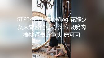 黑丝熟女阿姨偷情 边操边跟闺蜜语音聊天 屁眼塞着肛塞 被无套猛怼稀毛鲍鱼肥 强忍着不叫出来