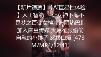 超美时尚极品身材人妖和美女闺蜜床上亲密爱爱内裤没脱就插进到逼里激情操出爱液