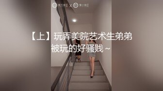 爆草姐妹花玩双飞，全程露脸丝袜情口交大鸡巴舔乳头，道具玩逼轮草抽插揉骚奶子