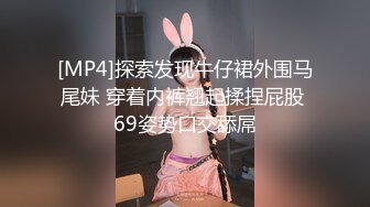 ❤️❤️最近约的超嫩妹妹，让朋友过来操，搞一半自己加入，3P前后夹击，边舔屌边被后入，这妹妹有点骚呀