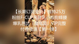 商场白色隔板全景后拍多位美女尿尿1 (4)