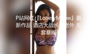 对着镜头一层层的把衣服脱下