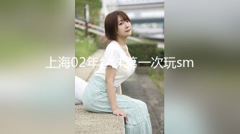 [MP4/ 242M]&nbsp;&nbsp;夫妻日常做爱 美娇妻边玩手机边吃屌内裤不脱扒个缝就插