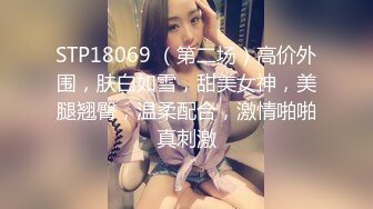 后入18岁白嫩可爱高三妹子，一不小心弄疼了