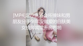 《极品CP魔手外购》坑神潜入某单位女厕隔板缝中实拍超多小姐姐方便，赤裸裸逼脸同框，妹子对着镜头看半天都没发现异常 (9)