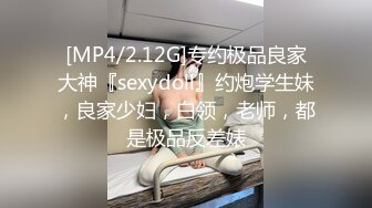 学舞蹈的小骚货今天御姐风酒瓶子自慰，珍珠内裤高跟鞋乳夹口塞，扶着椅子展示电臀，椅子上酒瓶子骑坐猛插