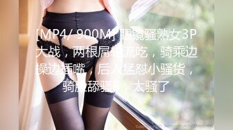 新人！巨乳御姐~奶子超大~【小白兔】口交~乳交~白浆直流，这奶子真是够大，看的口水直流