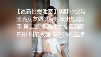 对白淫荡，极品大长腿完美身材阴钉骚女【金秘书】12月私拍，火锅店上桌道具发骚 (3)