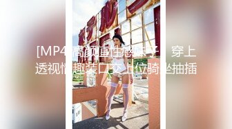 壮哥3200元酒店约啪白色紧身包臀裙性感美女