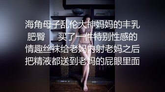 女友被单男干出大量白浆，高潮颤抖，紧紧夹住男友，看得我都惊呆了 !