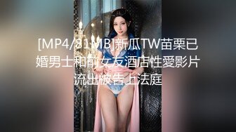 商场女厕全景偷拍12位年轻的小妹 (1)