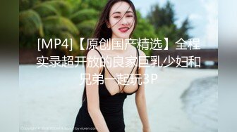 ⭐玲珑玉足⭐女神黑丝套JJ足交榨精，黑丝撕开洞JJ插进去，超爽湿滑足交爆射在黑丝里，黑丝M腿超性感