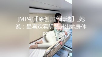 让老婆穿着黑丝制服诱惑，单男兽血沸腾，止不住的兴奋，我也提枪而上，整个房间都是她的娇喘，满满的情欲上头， 3p并且让单男无套内射给妻子，绿帽的刺激你们懂吗？