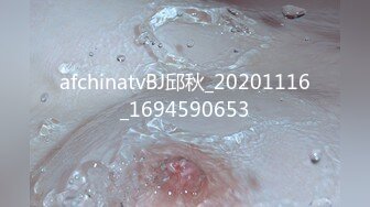 童颜巨乳尤物 浴缸里搓泡泡小巧玉手握住两只玉乳