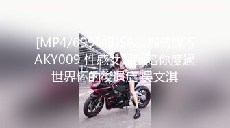 潜入商场女厕偷拍白衣长发少妇微毛嫩穴 突出的两瓣细水长流