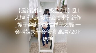 女友说不要拍，抓住女友的大波好有肉感，在干进女友的逼里热乎乎的