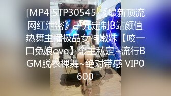 【快手泄密】陕西36岁御姐【冷美人】一字马女神漏穴啪啪稀缺福利，淫荡刺激必看！ (1)