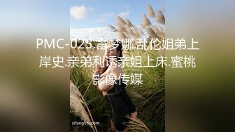 官方售价32元 尾随偷拍性感格裙美女弯腰被抄底半透蕾丝内盯着镜头看