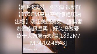 [MP4/ 716M] 双飞高颜值闺蜜 一根鸡吧有点应付不过来 只能先操无毛粉鲍鱼 再操逼毛茂密美女