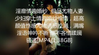 后入翘臀女友刺激臀浪