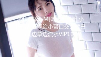 极品翘臀美乳女神洗完白白看着AV情不自禁打起飞机