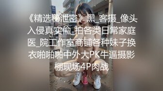 有点小肉肉的黑长发女孩，上厕所尿尿如擎天柱啊，水声比水龙头还大！