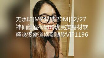 约了个粉衣黑裙萌妹子，镜头前掰穴特写口交骑乘抱起来猛操1