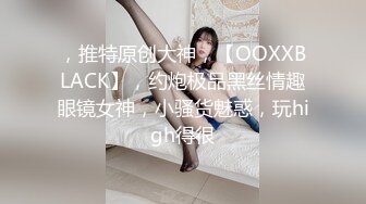 大奶美女隔着衣服揉捏奶子，表情很是淫骚，吸屌舔蛋，扶腰后入操