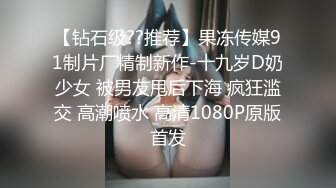 亲兄弟有B壹起艹,约个丰满纹身妹子开房喝酒玩游戏,酒过三巡架起妹子就搞