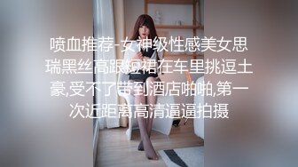 丝袜熟女骚妈全程露脸早上起来就发骚，尿尿给狼友看跑到床上穿上丝袜诱惑，开档情趣跳弹塞逼里自慰抽插呻吟