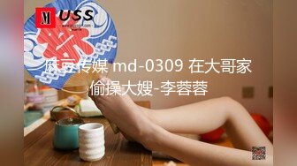 租豪车约拜金女肉肉大奶熟女，手指扣穴抬起双腿插入，连续搞了两炮，被操的爽翻天呻吟连连