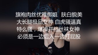 丰满的小美妞自拍玩弄自己的小穴