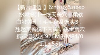 漂亮美女 牛仔裤开破洞 撅着屁屁被大鸡吧无套爆菊花 这么粉嫩的无毛鲍鱼都操腻了 内射