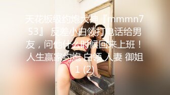 胆大牛人晚上潜伏浴室窗外近距离偷窥几个打工妹洗澡大奶妹一边洗澡一边和朋友发信息