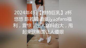 长发熟女级别的美少妇，露脸公厕里面直播大黑牛自慰