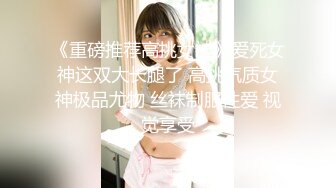 乖巧甜美颜值美少女！居家床上自慰！脱光光无毛肥穴，揉搓小骚逼，振动棒插入，娇喘呻吟诱惑