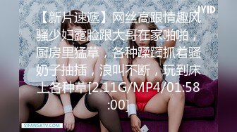 孕后小美女少妇，乳房膨胀的厉害，沐浴泡沫搓奶子都硬了，不挤点奶水疼得厉害，挤挤更健康！