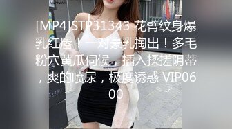 潜入单位女厕 近距离偷拍金鞋热裤美女 极品一线B